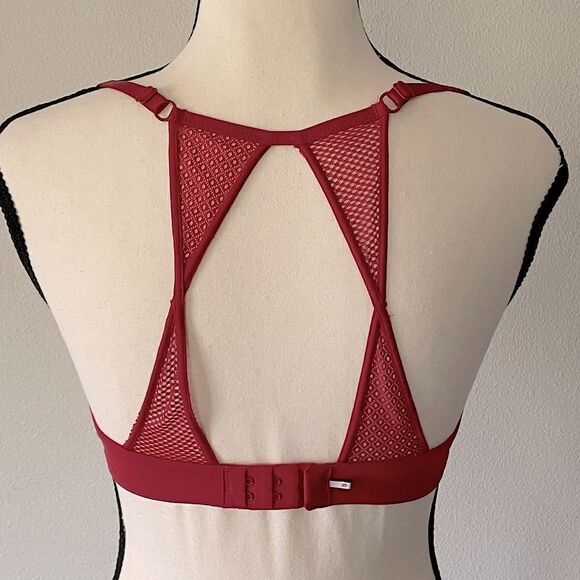 New! Victoria’s Secret Cross-Back, Red, Lightly-Lined, Wireless T-Shirt Bra. 32B - Picture 1 of 4